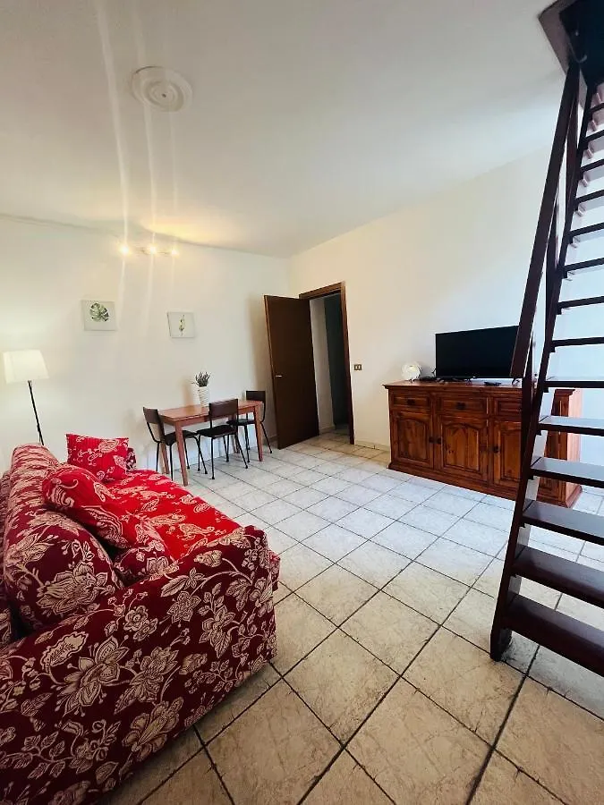 Casa L' Aurora Viola Apartman Livorno